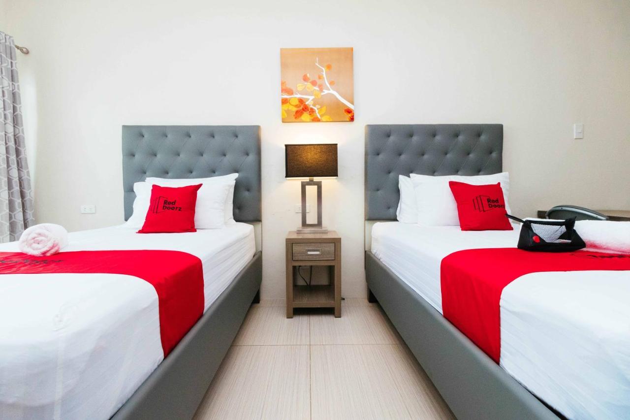 Reddoorz Premium @ Sampaloc Makati Hotel Makati City Exterior foto