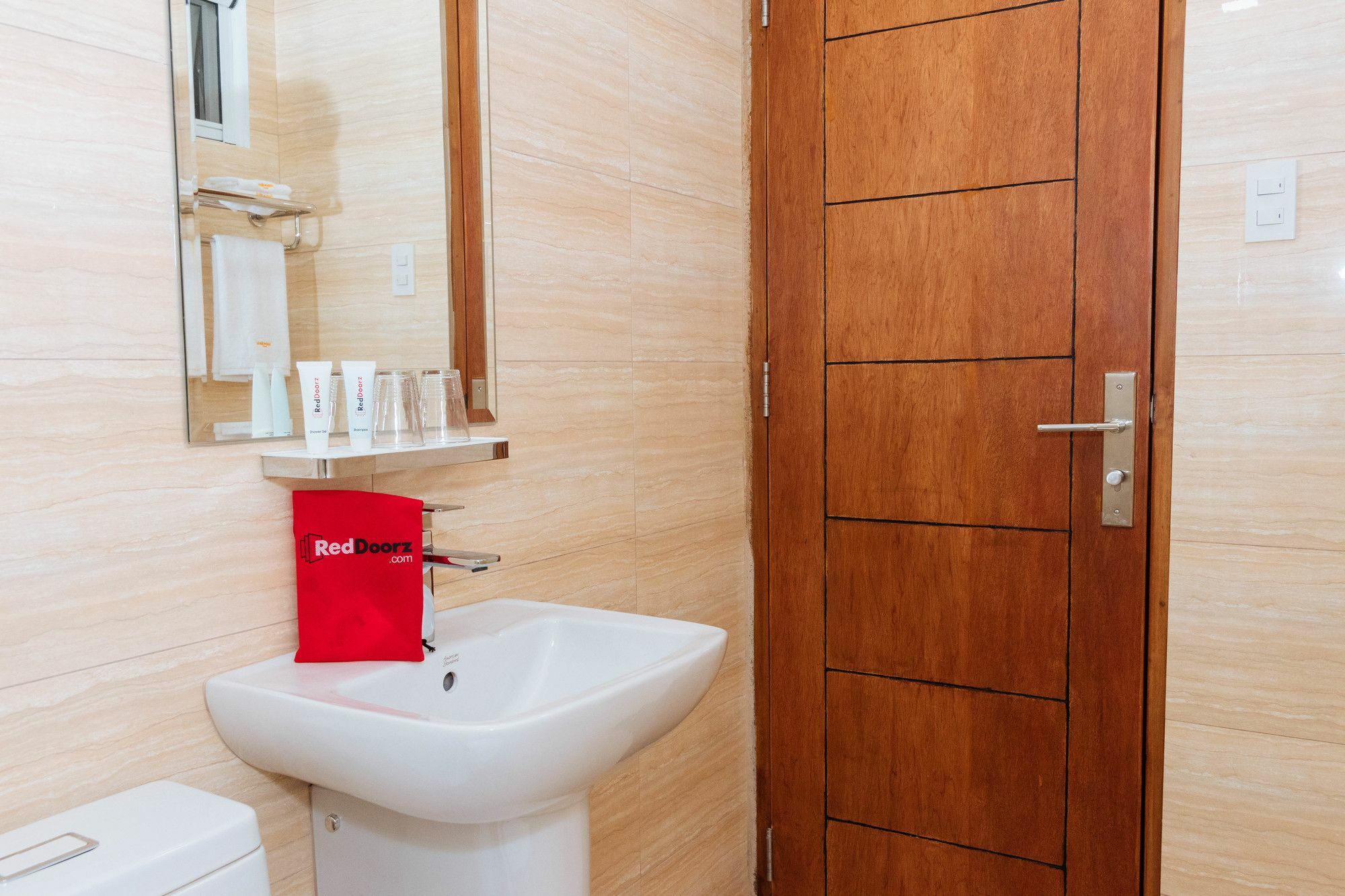 Reddoorz Premium @ Sampaloc Makati Hotel Makati City Exterior foto